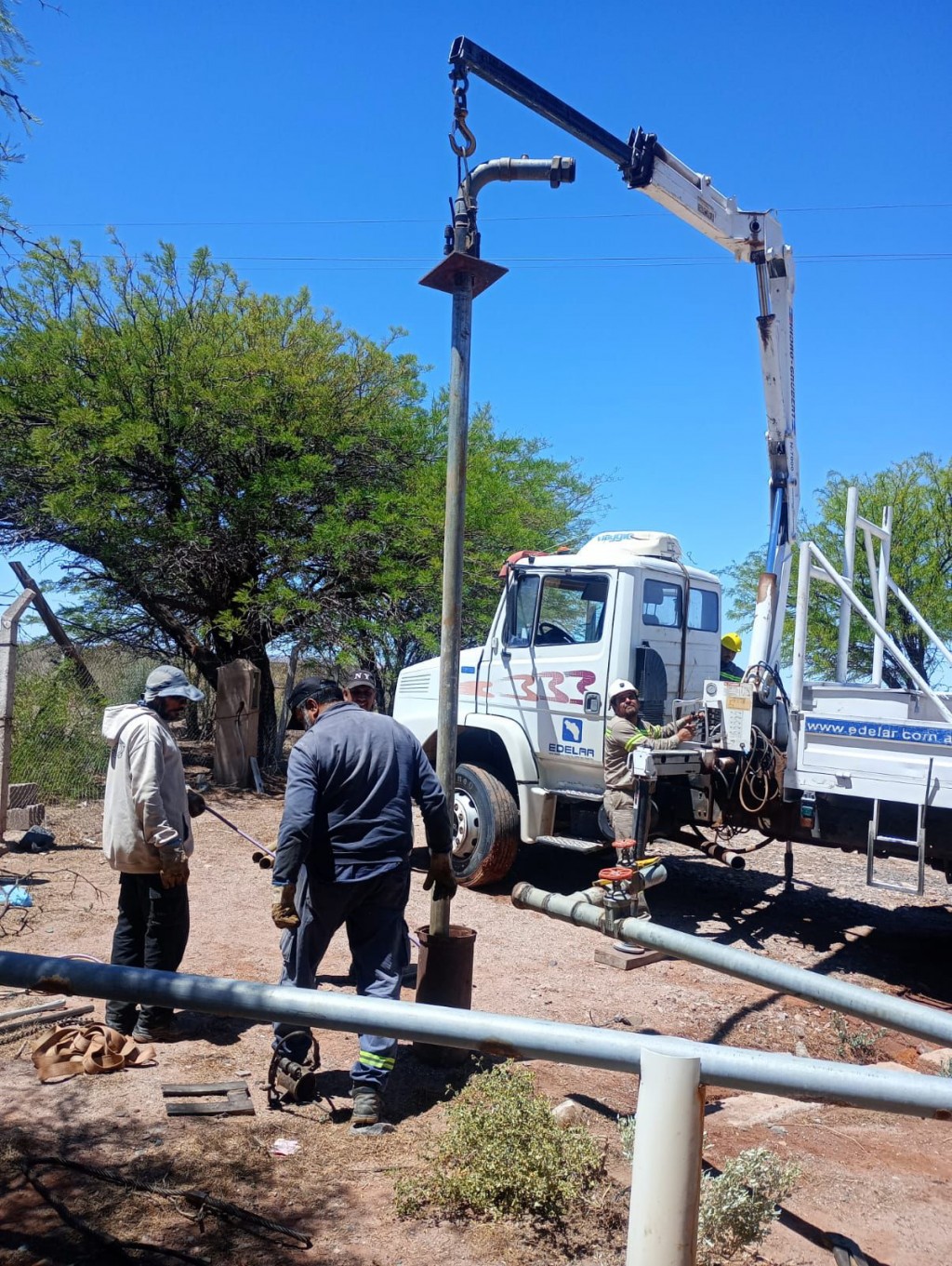 Avanza el operativo de mantenimiento del sistema de distribución de agua potable en toda La Rioja
