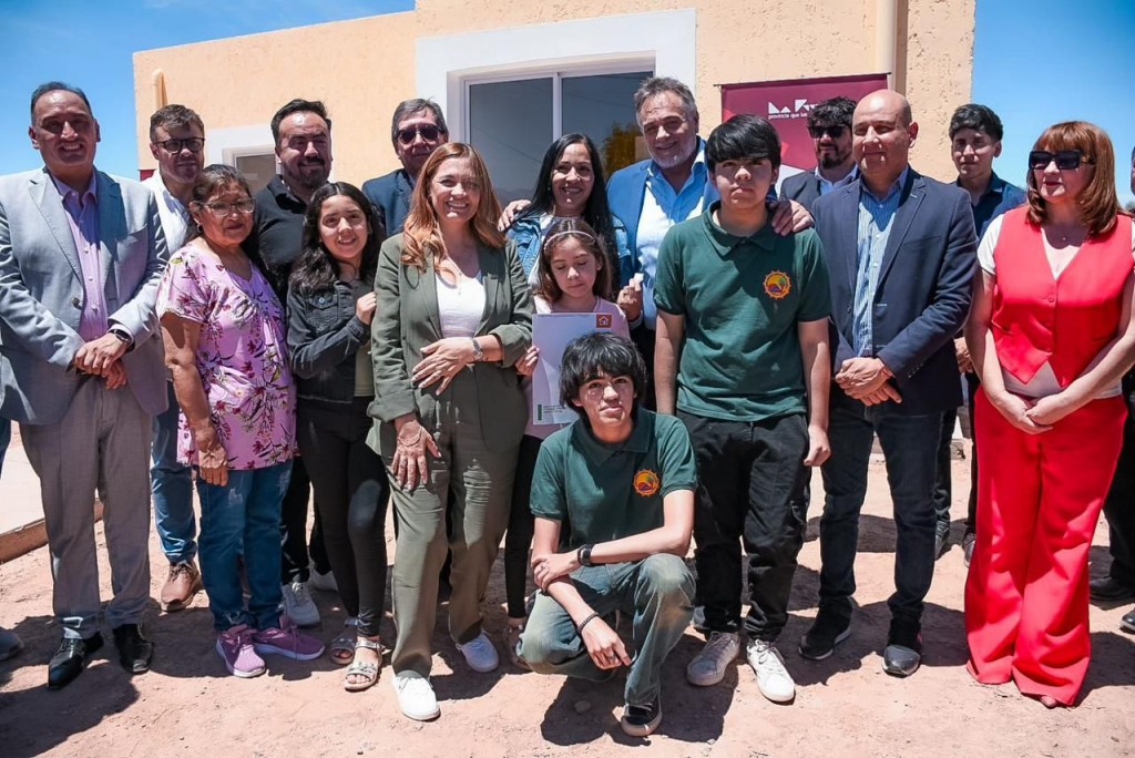 La Provincia reimpulsa obras y entrega nuevas viviendas en Villa Castelli