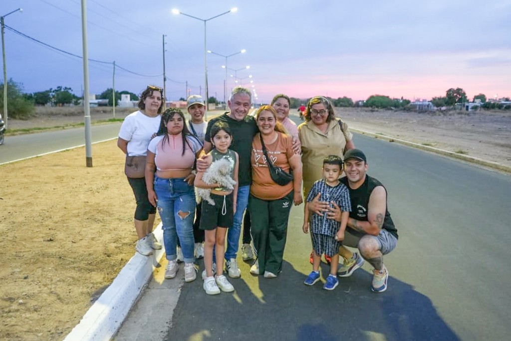 Molina recorrió la renovada avenida Rosa Bazán de Cámara