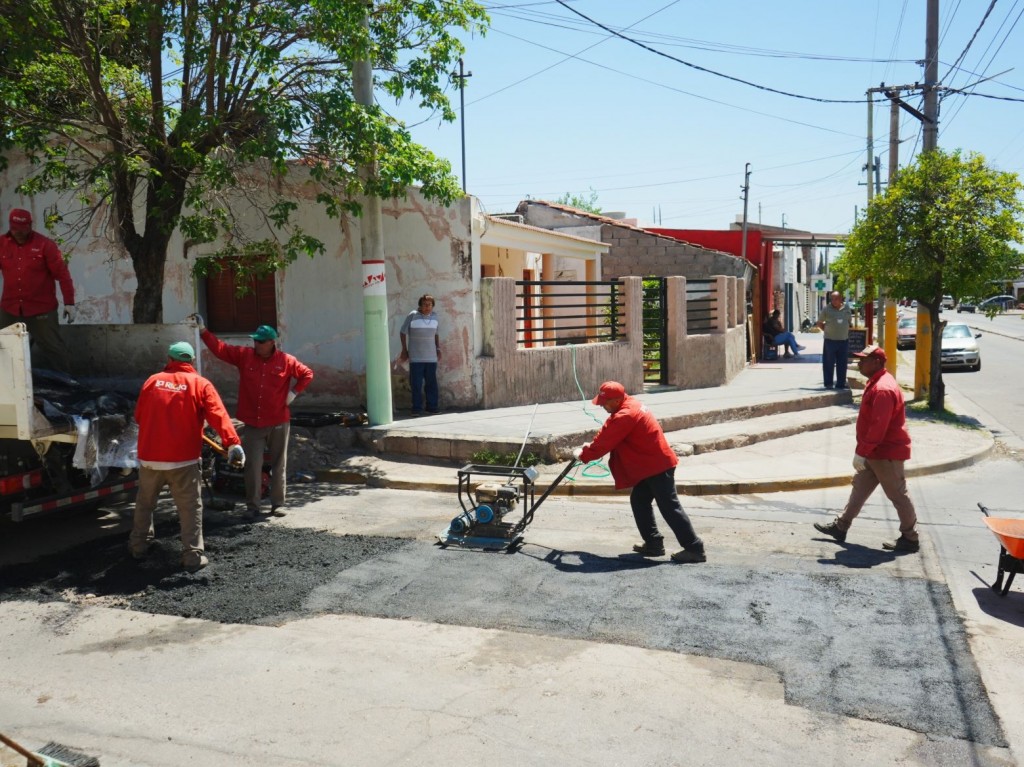 Municipio continúa con el bacheo en el Bº San Martín
