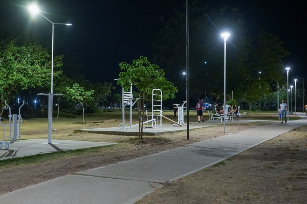 Se completó la iluminación de la avenida 12 de octubre