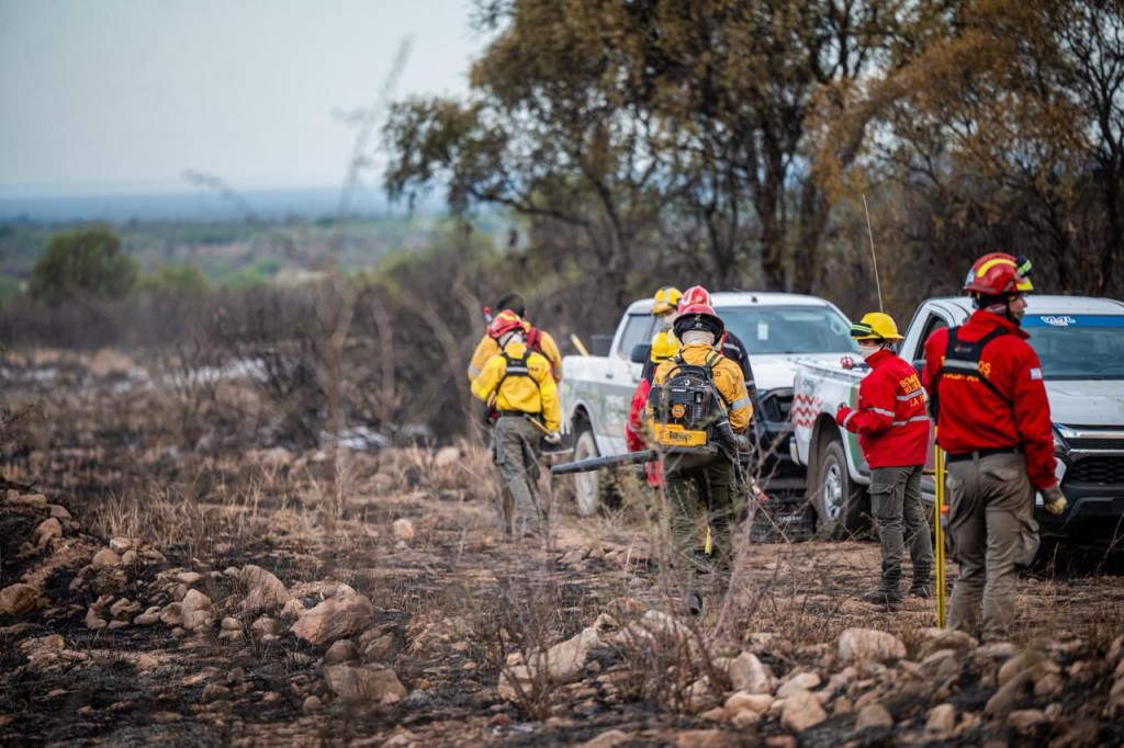 Defensa Civil pide a la comunidad no acercarse a la zona de los incendios
