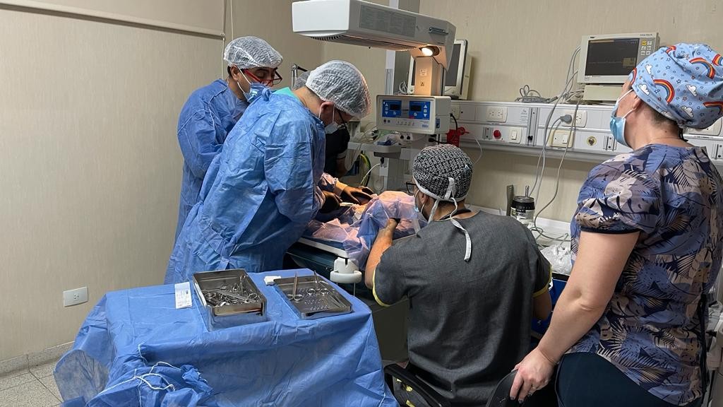Realizan la primer cirugía en el nuevo quirófano neonatal del hospital materno