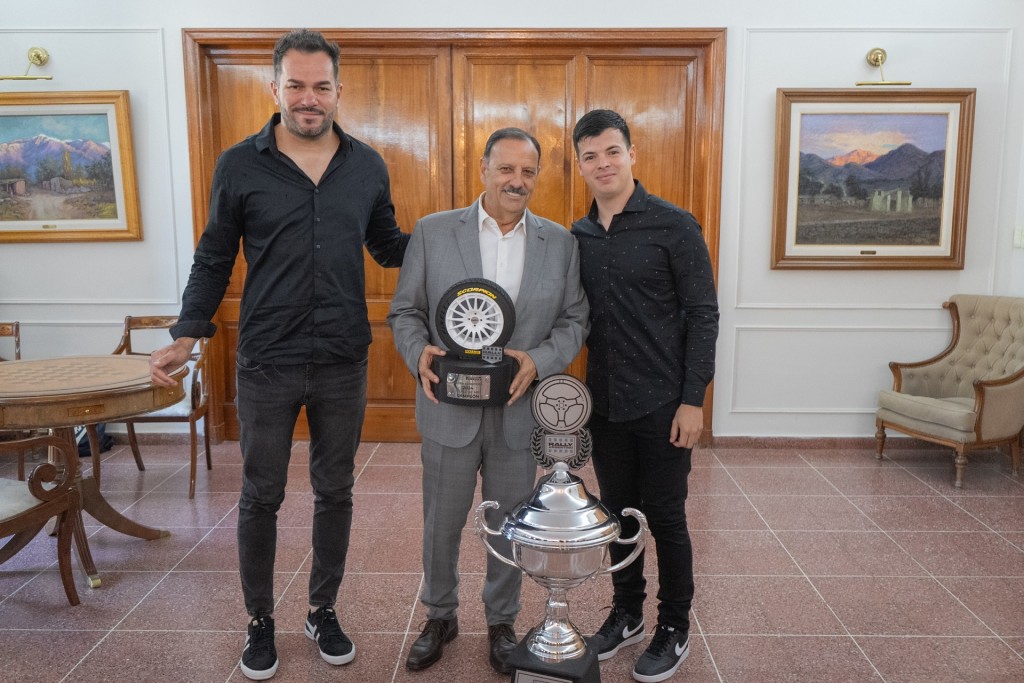 Quintela recibió a los riojanos campeones del Rally Argentino