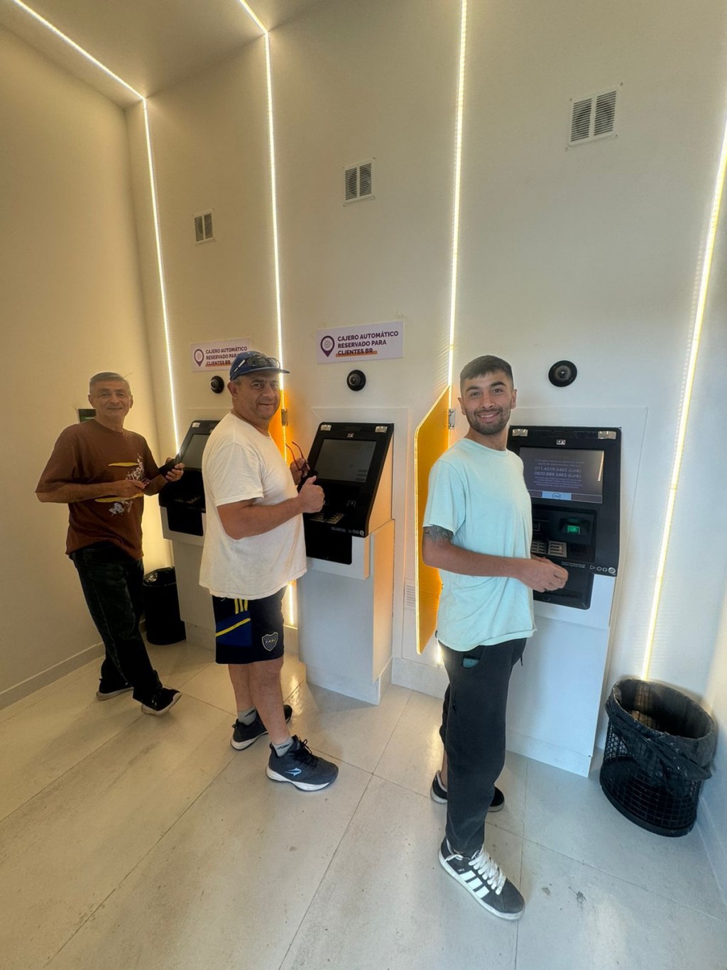 Banco Rioja habilitó tres nuevos cajeros automáticos en Casa Central