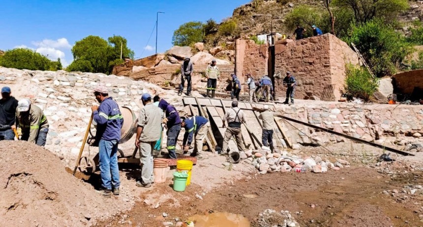 Avanza obra clave para optimizar la captación y el acceso al agua de riego en Famatina