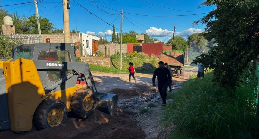 Municipio continúa con los mejoras de calles tras las recientes lluvias